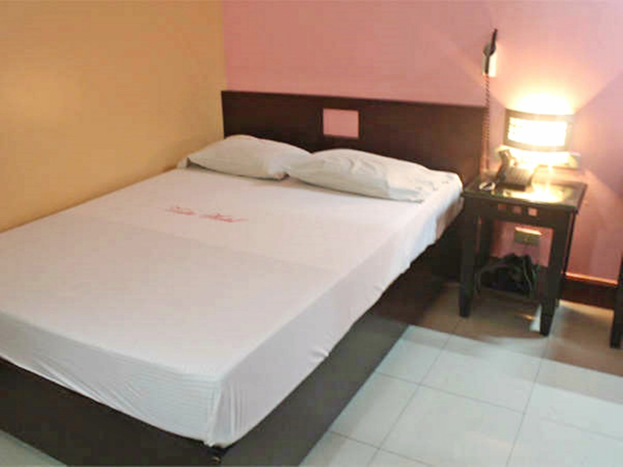 Vista Apartelle San Pedro Makati Exterior foto