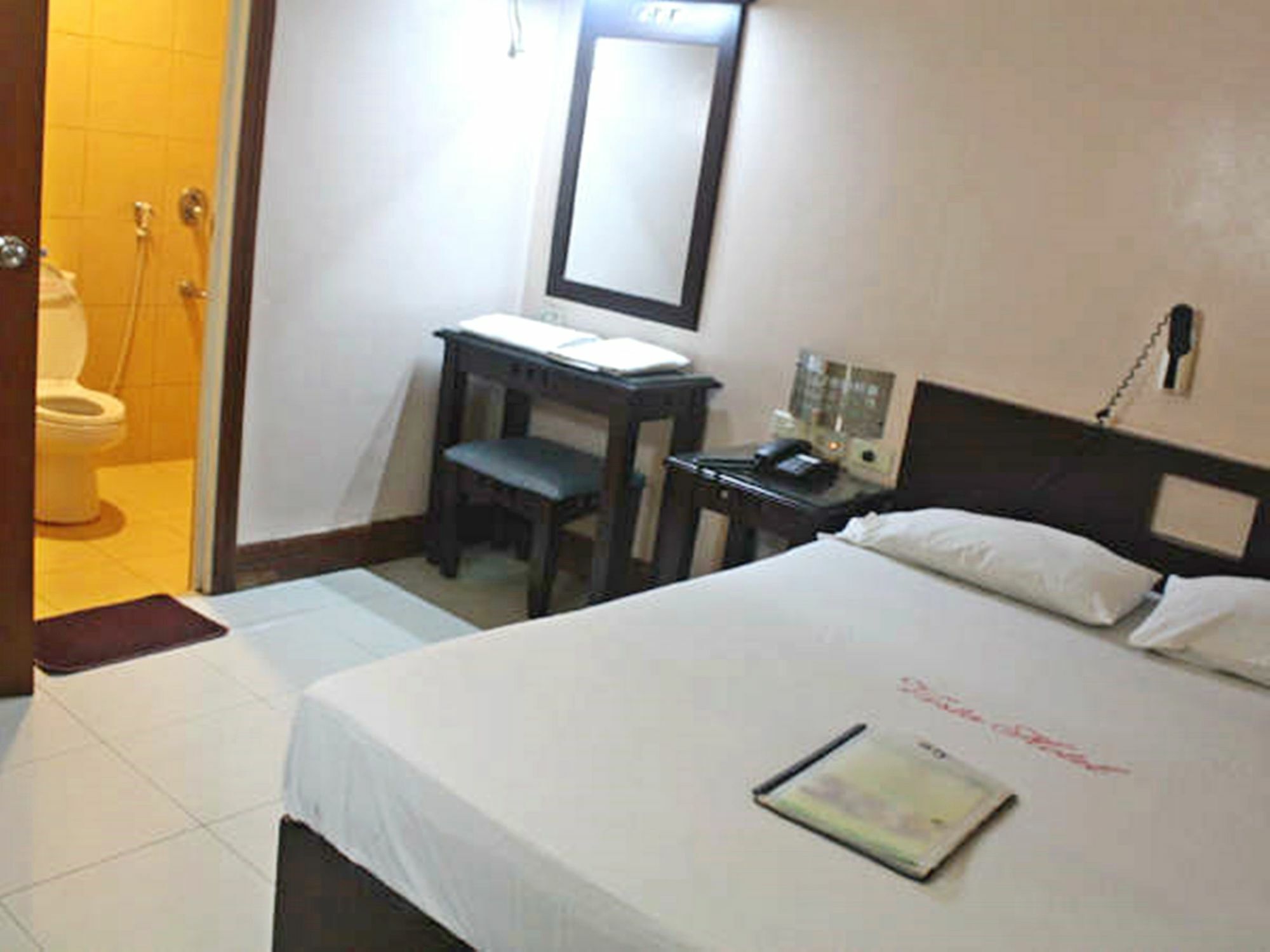 Vista Apartelle San Pedro Makati Exterior foto